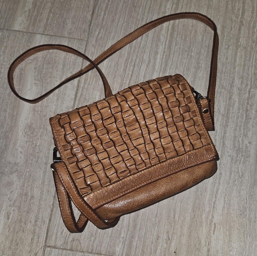 Woven Genuine Leather Crossbody Bag in brown/tan